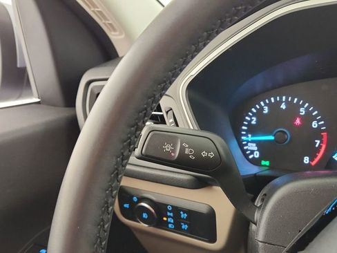 Used 2022 Ford Escape SEL image 18