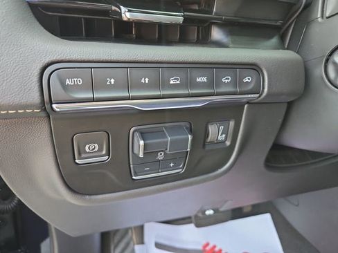Used 2021 Cadillac Escalade ESV Premium Luxury w/ Driver Assist Tech Package AWD/4WD image 20