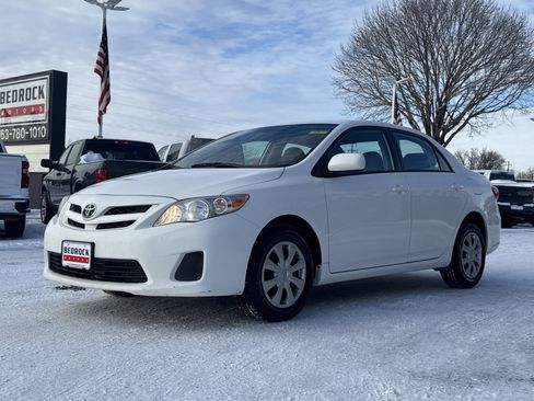 Used 2011 Toyota Corolla LE image 3