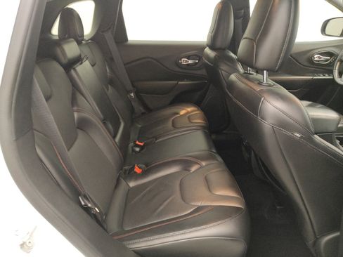 Used 2021 Jeep Cherokee Trailhawk w/ Sun, Sound & Nav Group AWD/4WD image 19