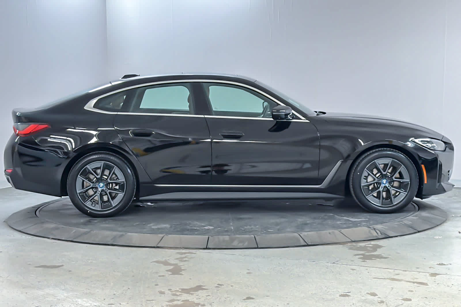 Used 2023 BMW i4 eDrive40 w/ Premium Package RWD image 8