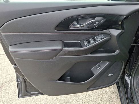 Used 2022 Chevrolet Traverse RS FWD image 10