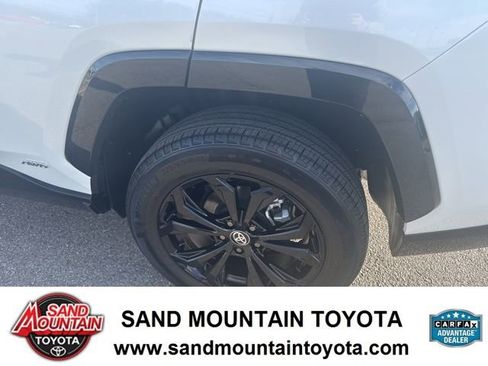 Used 2024 Toyota RAV4 SE image 12