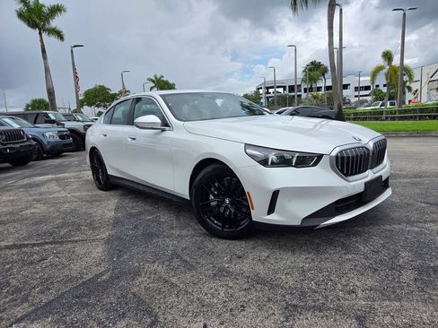 Used 2025 BMW 540i xDrive w/ Premium Package AWD/4WD image 2