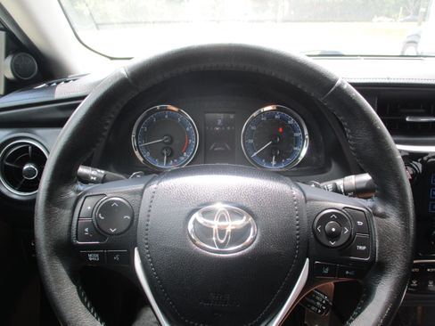 Used 2019 Toyota Corolla SE FWD image 15