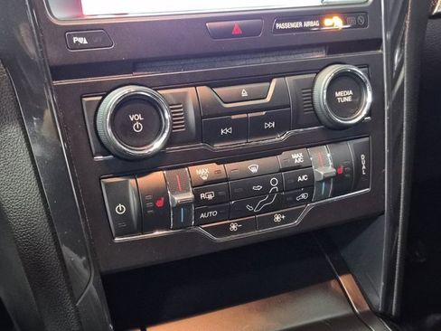 Used 2018 Ford Explorer XLT w/ Equipment Group 202A image 31