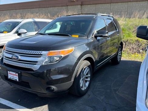 Used 2014 Ford Explorer XLT w/ Equipment Group 202A AWD/4WD image 2