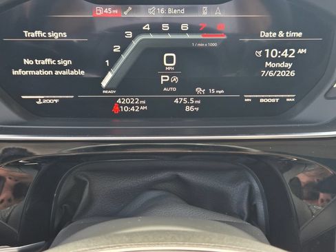 Used 2023 Audi S8 w/ S8 Comfort Plus Package AWD/4WD image 31