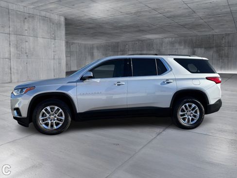 Certified 2021 Chevrolet Traverse LT image 3