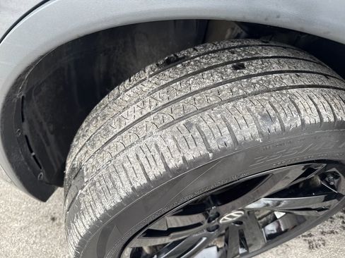 Used 2024 Volkswagen Tiguan SE R-Line image 28