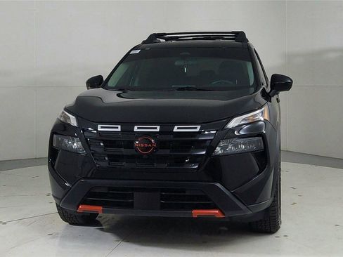 Certified 2025 Nissan Rogue SV image 2