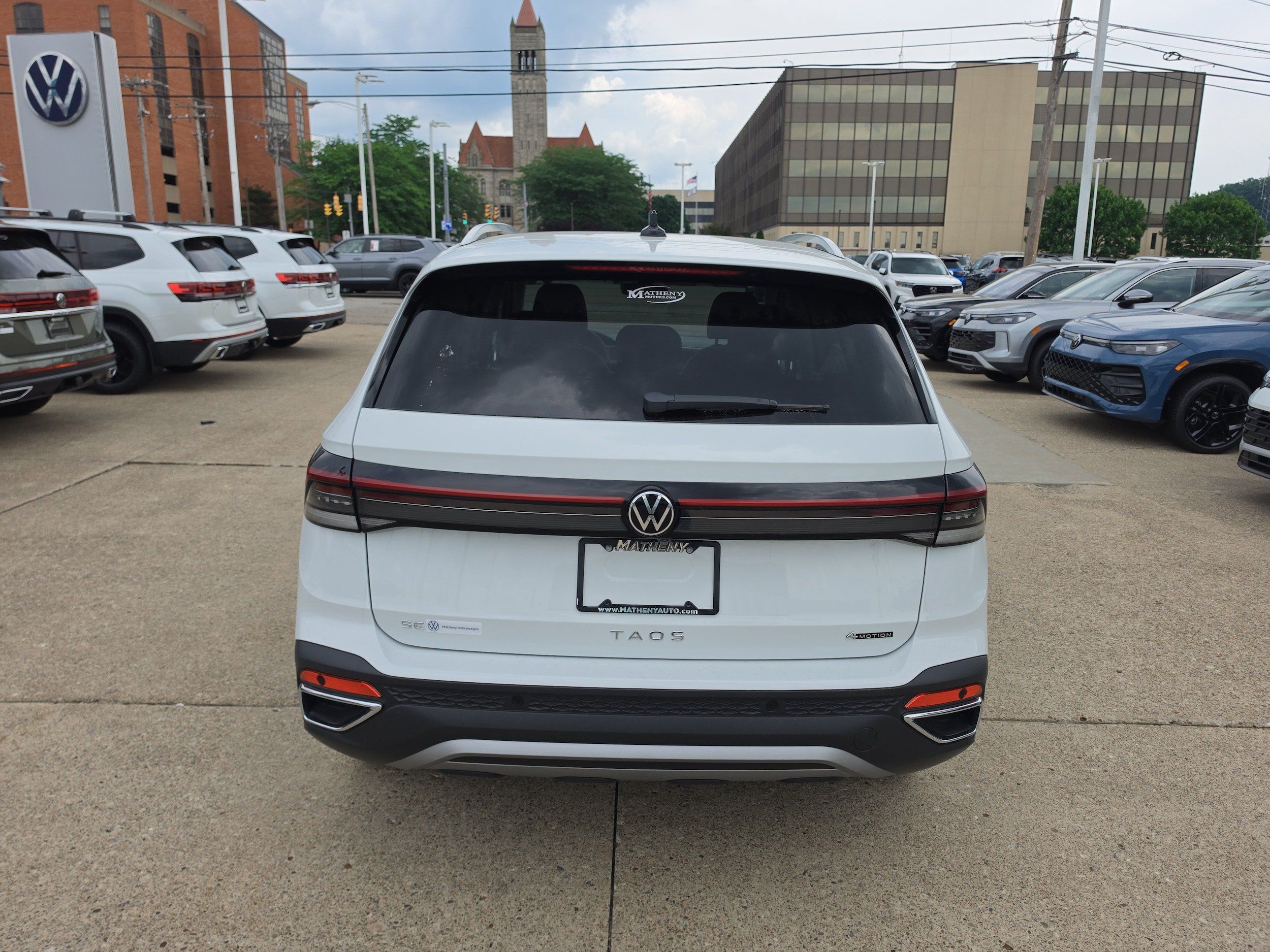 Used 2026 Volkswagen Taos SE AWD/4WD image 5
