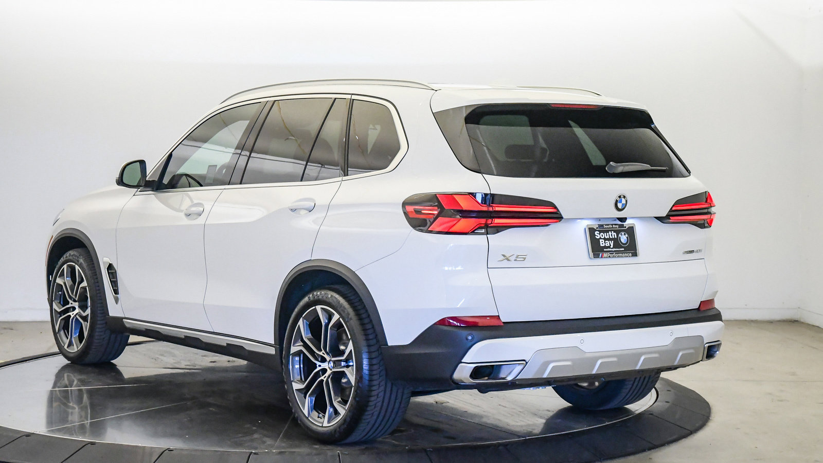 Used 2026 BMW X5 sDrive40i w/ Premium Package RWD image 2