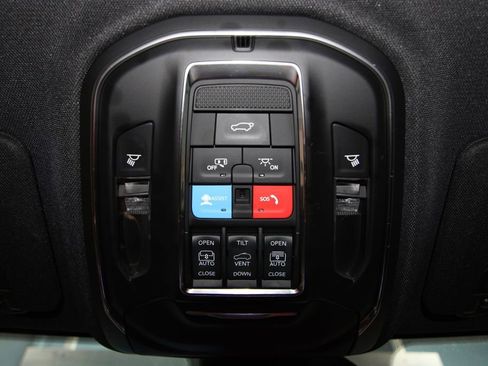 Used 2025 Jeep Grand Cherokee L Limited w/ Black Appearance Package image 21