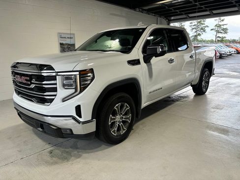Used 2025 GMC Sierra 1500 SLT RWD image 1