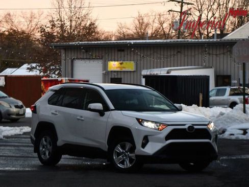 Used 2019 Toyota RAV4 XLE w/ Convenience Package image 1