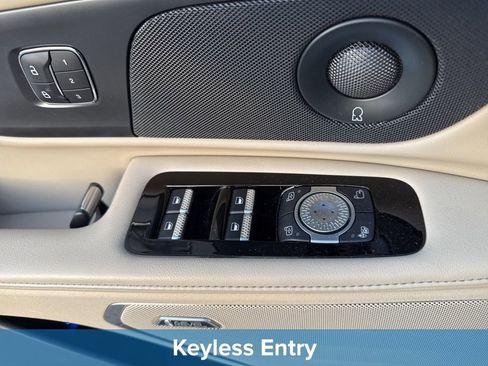 Used 2024 Lincoln Nautilus Reserve w/ Equipment Group 202A image 11