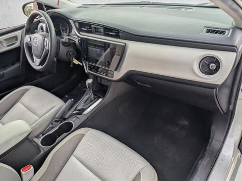 Used 2018 Toyota Corolla LE image 19