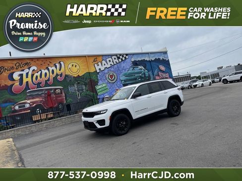 Used 2025 Jeep Grand Cherokee Altitude AWD/4WD image 1