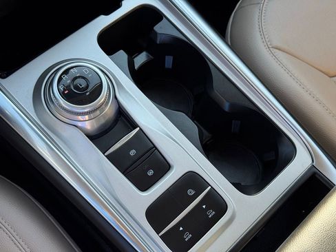 Used 2022 Ford Explorer Limited w/ Limited Technology Package image 38