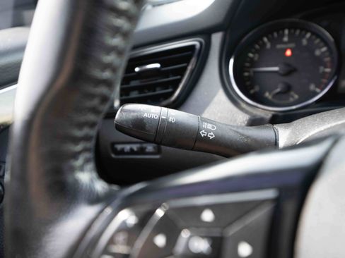 Used 2018 Nissan Rogue Sport SL w/ SL Premium Package image 13