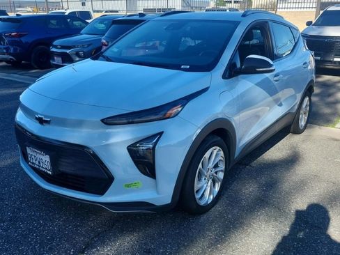 Used 2023 Chevrolet Bolt EUV LT w/ Comfort Package image 1