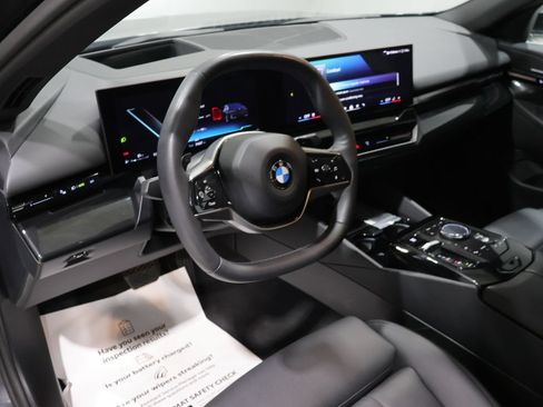 Used 2024 BMW 530i xDrive AWD/4WD image 14