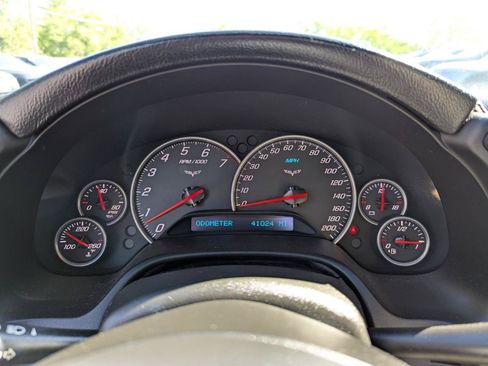 Used 2005 Chevrolet Corvette Coupe w/ Preferred Equipment Group RWD image 17