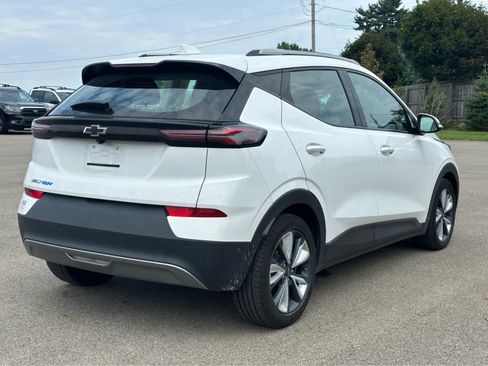 Used 2022 Chevrolet Bolt EUV LT w/ Convenience Package FWD image 7