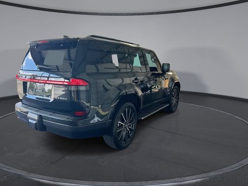 Used 2024 Lexus GX 550 AWD/4WD image 2