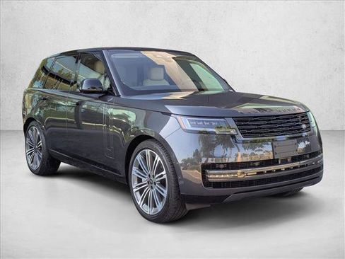 Used 2024 Land Rover Range Rover SE AWD/4WD image 3