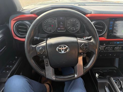 Used 2016 Toyota Tacoma TRD Off-Road w/ Premium & Technology Package AWD/4WD image 8