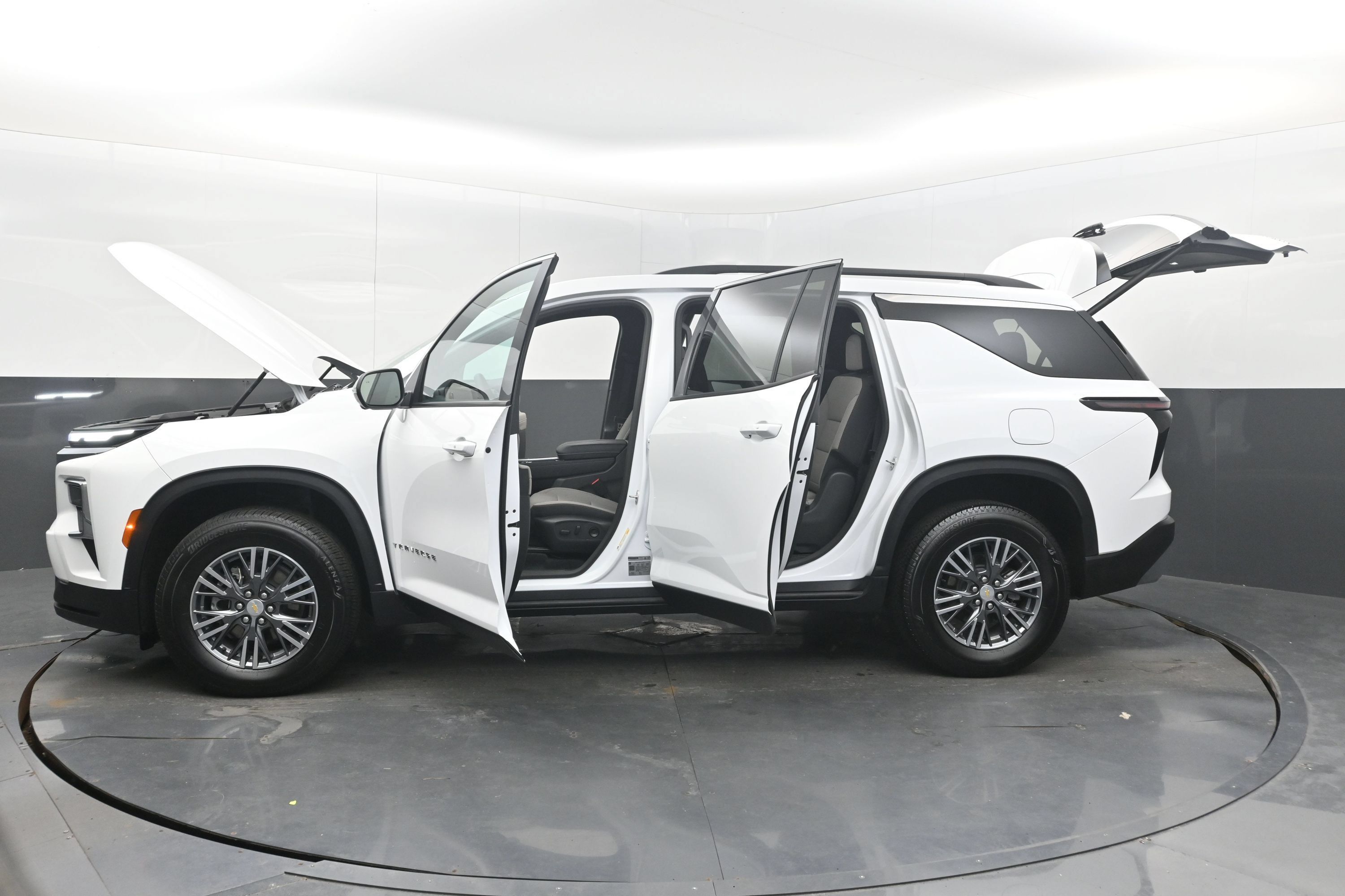 Certified 2026 Chevrolet Traverse LT w/ Driver Confidence Package FWD image 43
