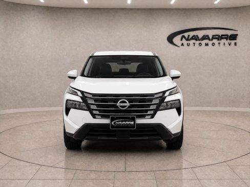Used 2024 Nissan Rogue SV FWD image 2