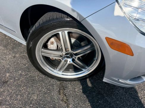 Used 2011 Mercedes-Benz E 550 4MATIC Sedan image 52