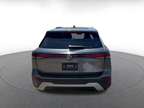 Used 2026 Volkswagen Tiguan SE AWD/4WD image 10