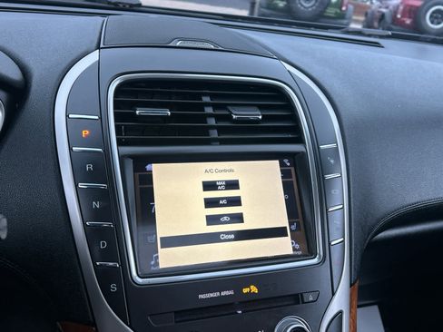 Used 2017 Lincoln MKX Reserve w/ Driver Assistance Package image 35