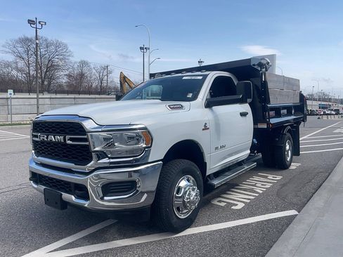 Used 2022 RAM 3500 Tradesman AWD/4WD image 3
