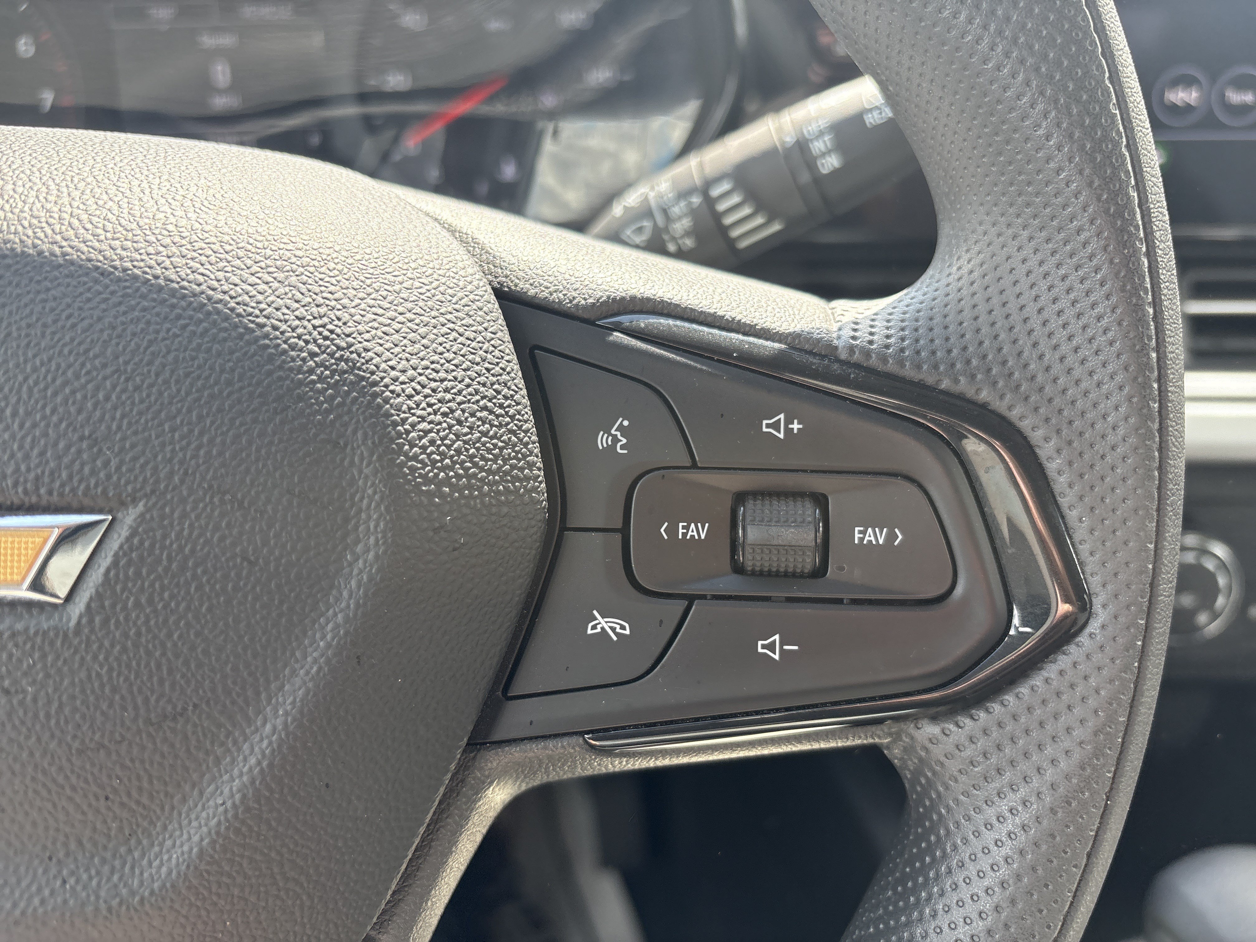 Used 2026 Chevrolet Trax LS w/ LS Convenience Package FWD image 16