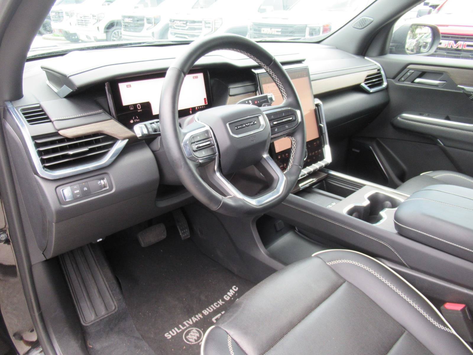 Used 2025 GMC Acadia Denali FWD image 18
