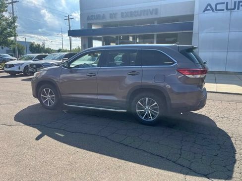 Used 2017 Toyota Highlander XLE AWD/4WD image 5