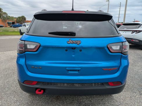 Used 2025 Jeep Compass Trailhawk w/ Trailhawk Elite Group AWD/4WD image 5