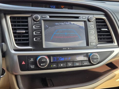 Used 2015 Toyota Highlander XLE FWD image 29