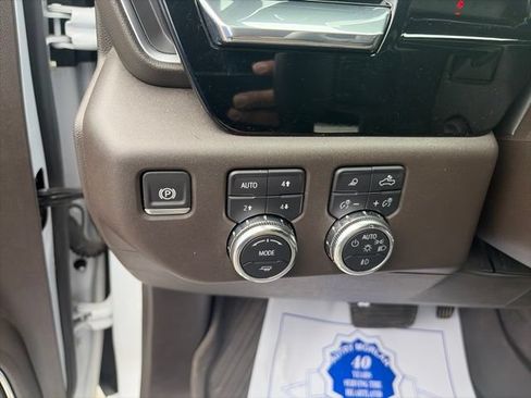 Used 2024 GMC Sierra 1500 SLT w/ SLT Premium Plus Package AWD/4WD image 19