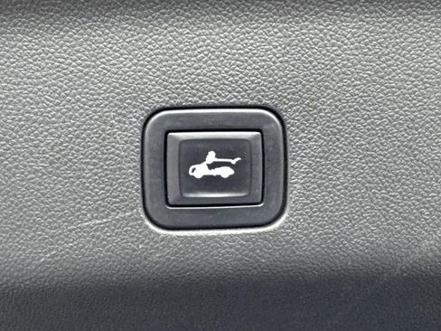 Used 2022 Chevrolet Tahoe RST w/ Luxury Package RWD image 15