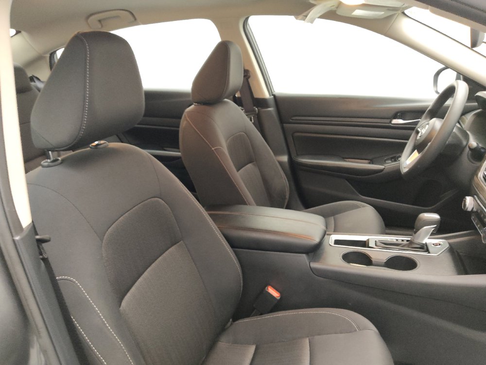 Used 2025 Nissan Altima 2.5 SV FWD image 21