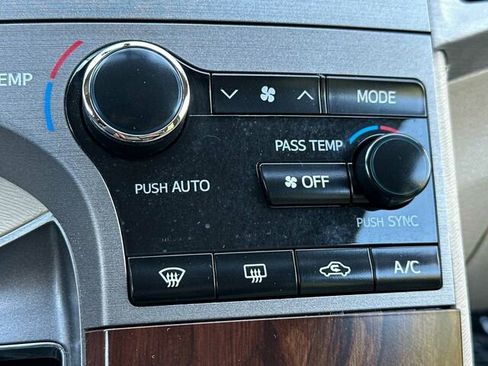 Used 2013 Toyota Venza LE image 25