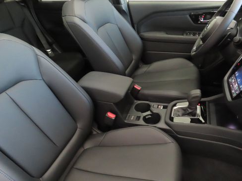 New 2025 Subaru Forester Limited image 28