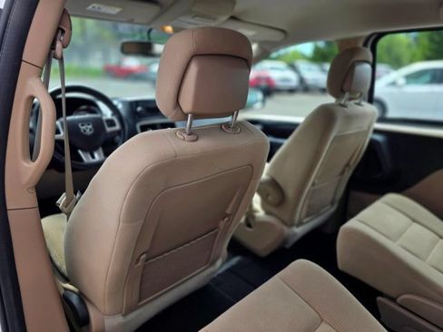 Used 2015 Dodge Grand Caravan American Value Package w/ UConnect Hands-Free Group FWD image 34