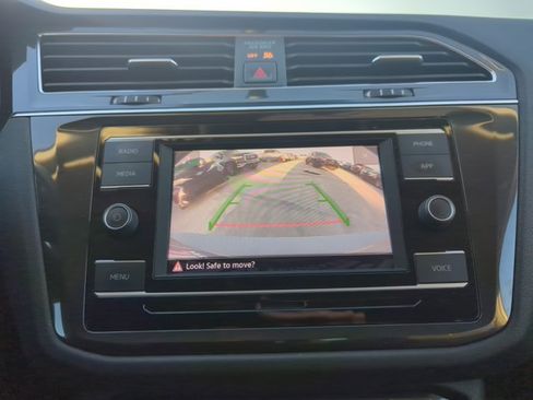Used 2020 Volkswagen Tiguan S image 15